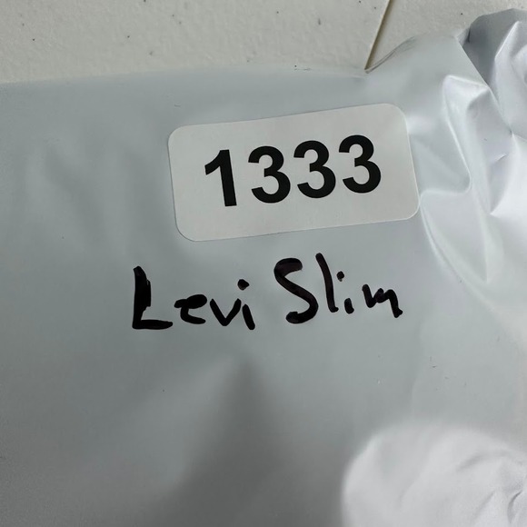 Levi Women Slimming Straight Jeans 27x32 Blue Light Wash Denim Whiskering Rodeo - Picture 9 of 9